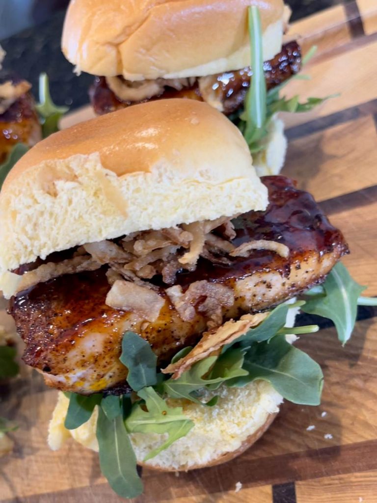 Top with fried onions strings and serve!