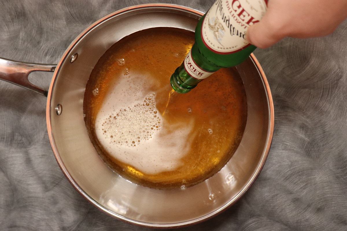 Pour beer into sauce pan and mix