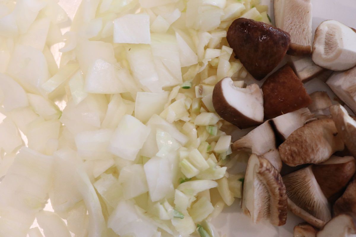 Cut up mushrooms, onions and garlic.