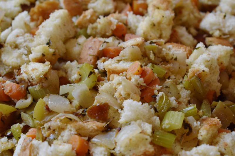 In a large container, mix the vegetables with bread