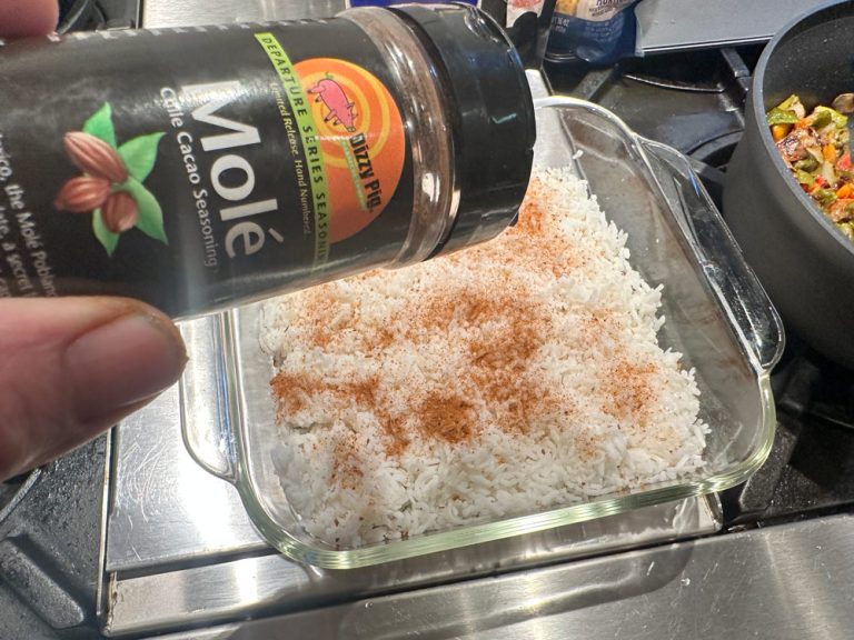Lightly sprinkle Molé over the rice