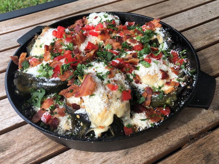 Add topping to chicken relleno