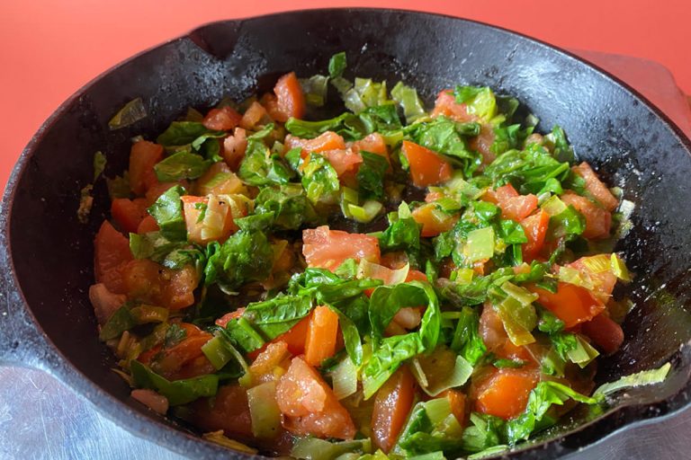 spinach, tomato and leeks