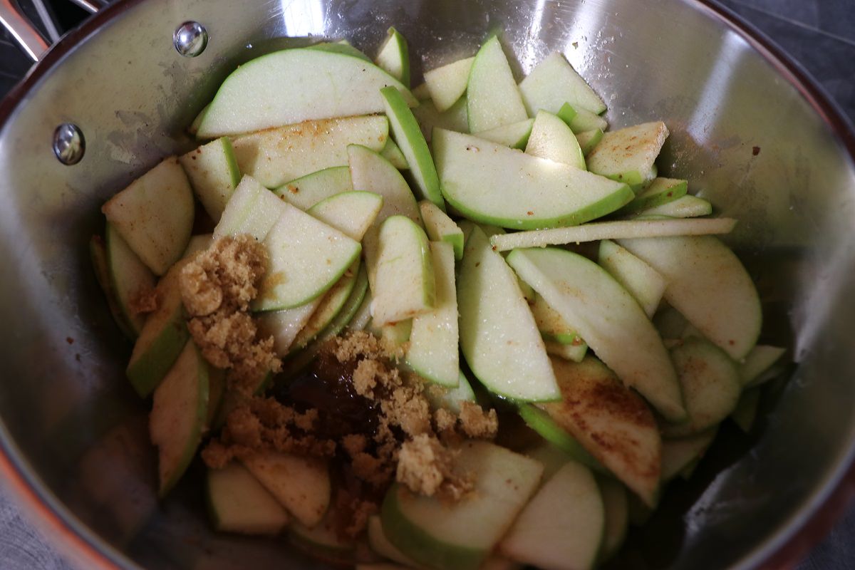Cook apple mixture