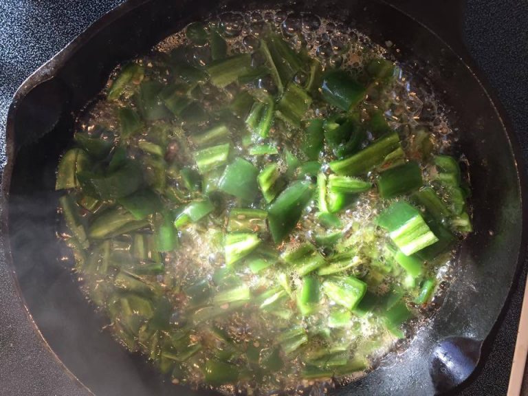 Coat pepper in reserved bacon drippings