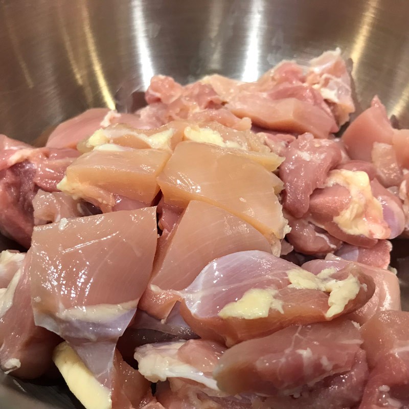 Cut chicken thighs into bite-sized pieces