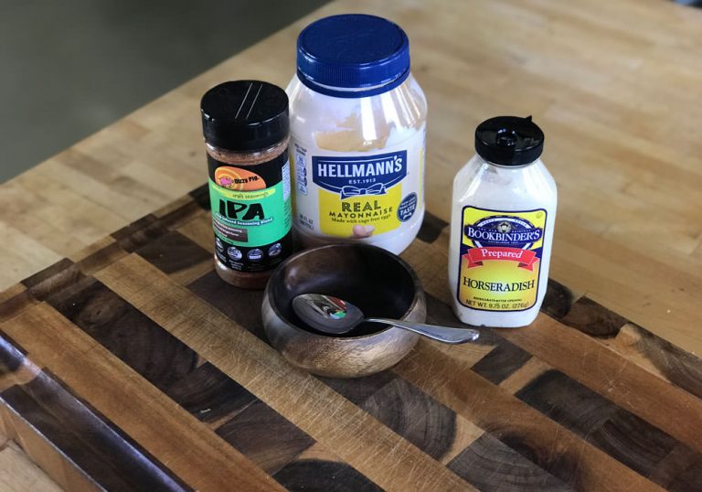 Ingredients for creamy horseradish sauce