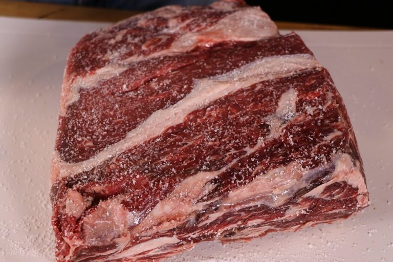 Apply salt to roast on all sides