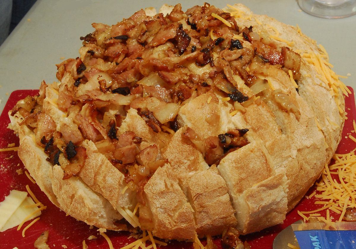 Cheesy pull apart bread with Raging River and bacon