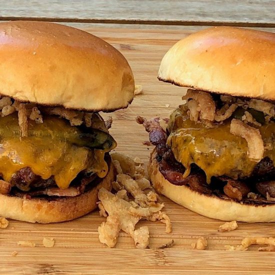 https://dizzypigbbq.com/wp-content/dpimages/SPG-Original-Brisket-Burger-550x550-c-default.jpg