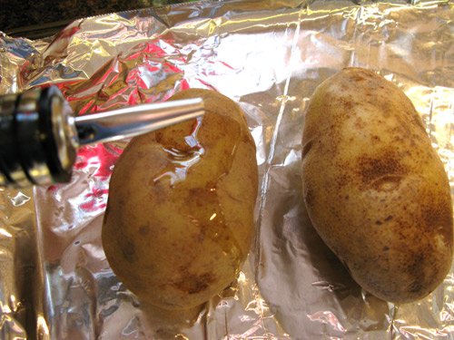 Coat potatoes with oil